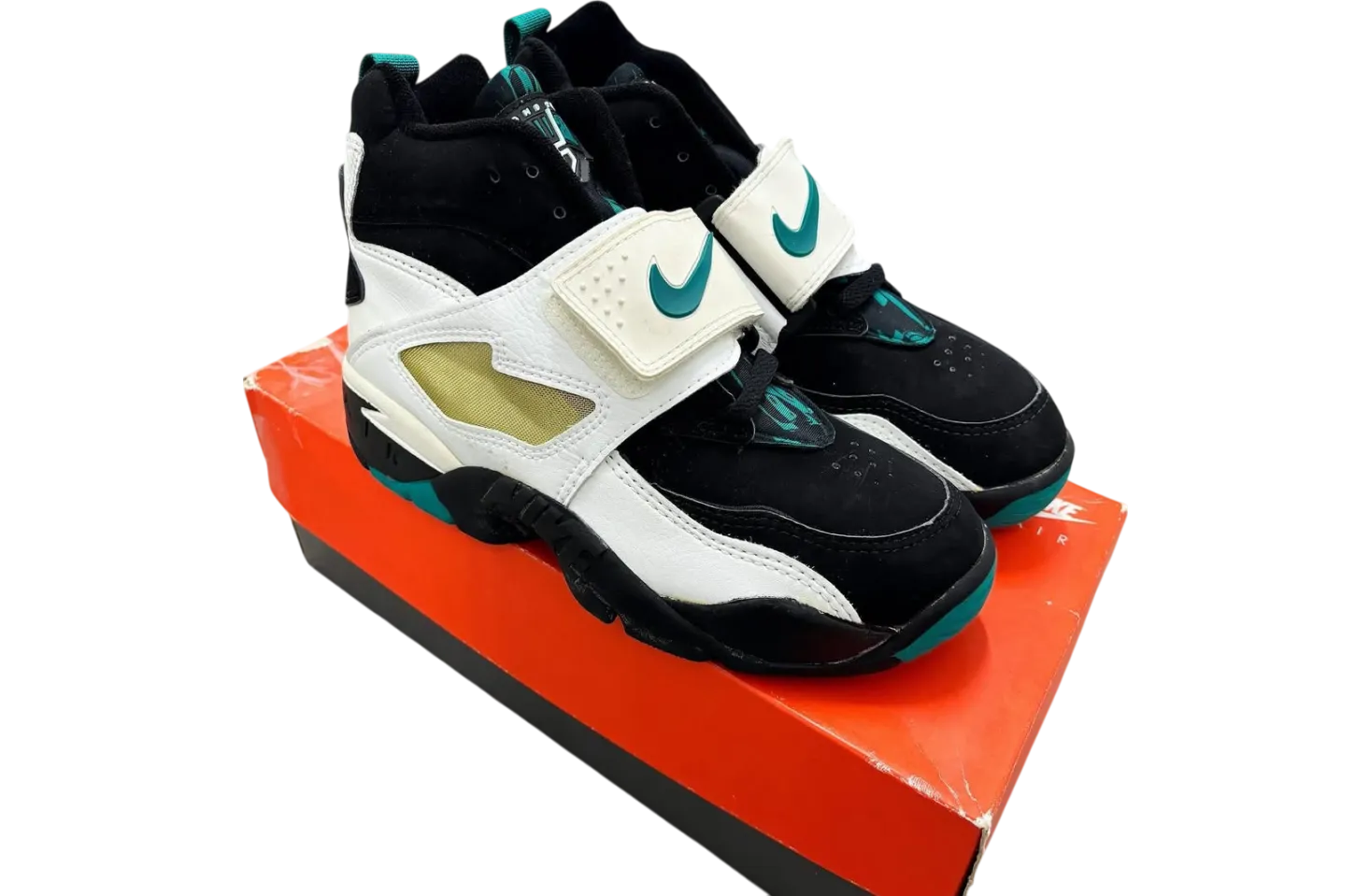 Lanzamientos de sneakers hoy