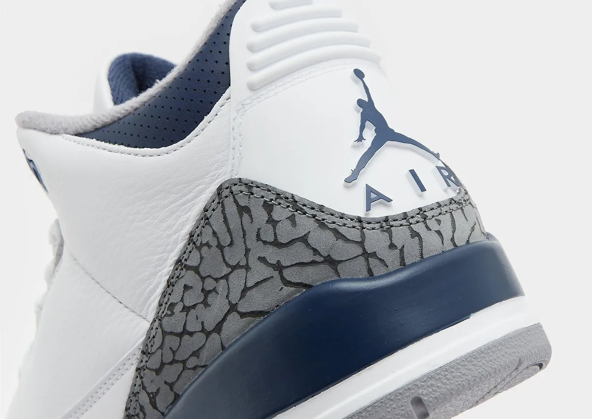 Air Jordan 3 Midnight Navy 4