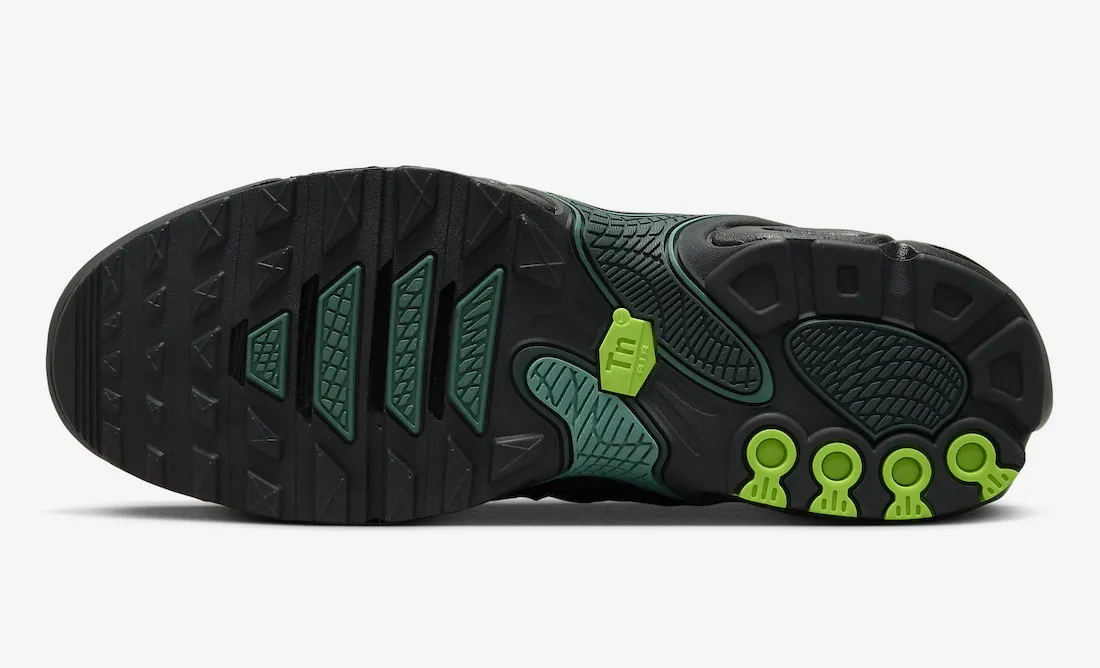 Nike Air Max Plus Drift Black Vintage Green 4