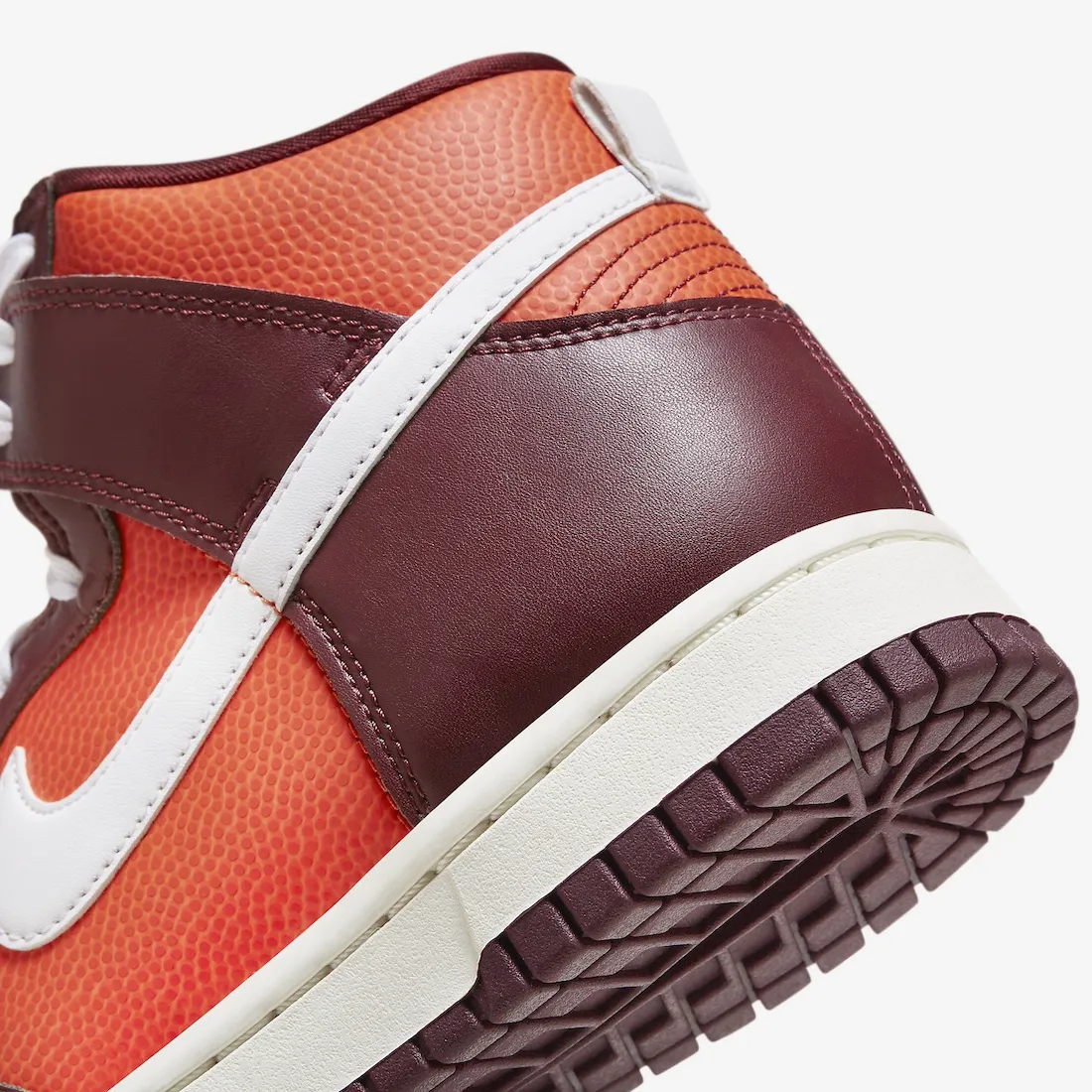 Nike Dunk High WMNS Be True To Her School 6