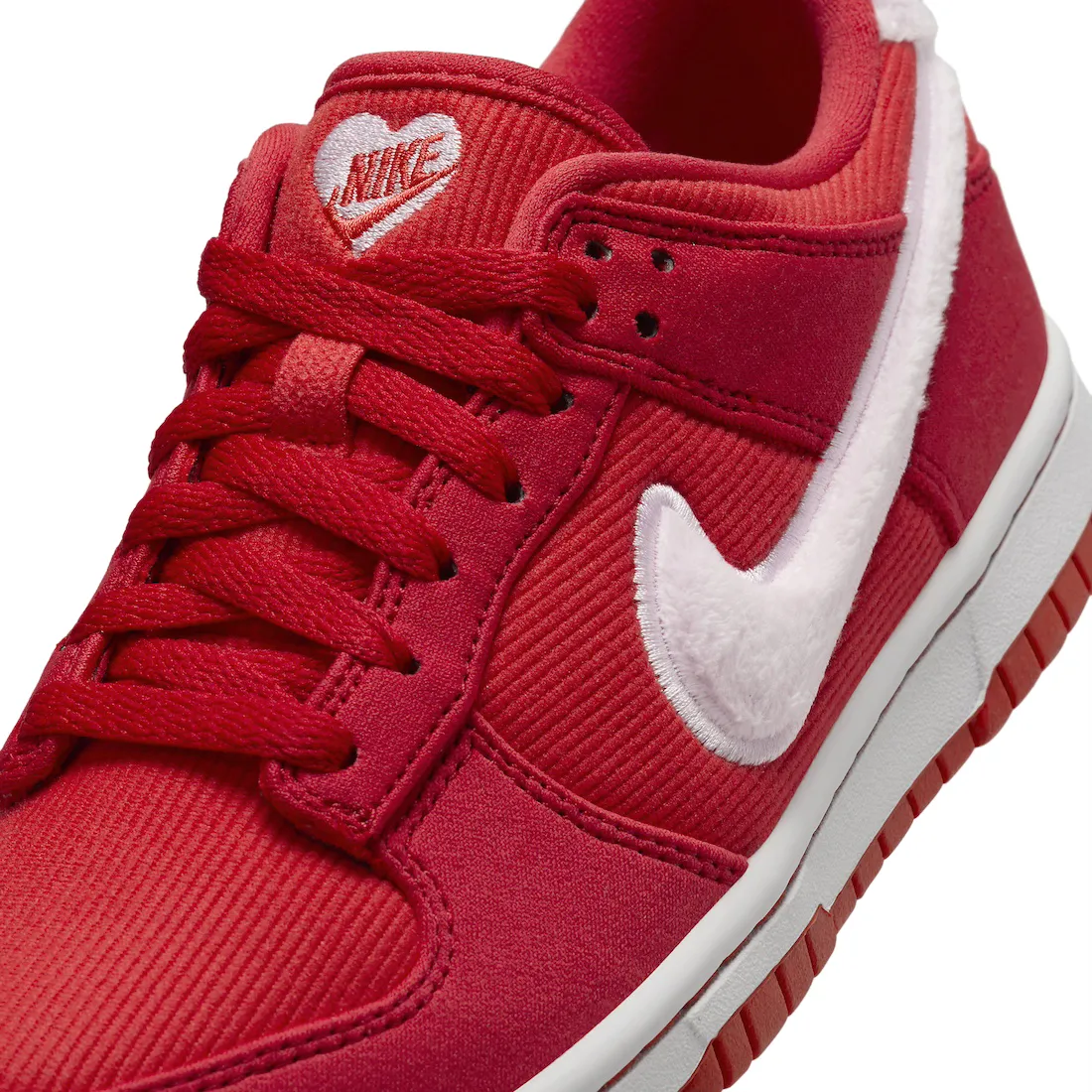 Nike Dunk Low GS Valentine’s Day 5