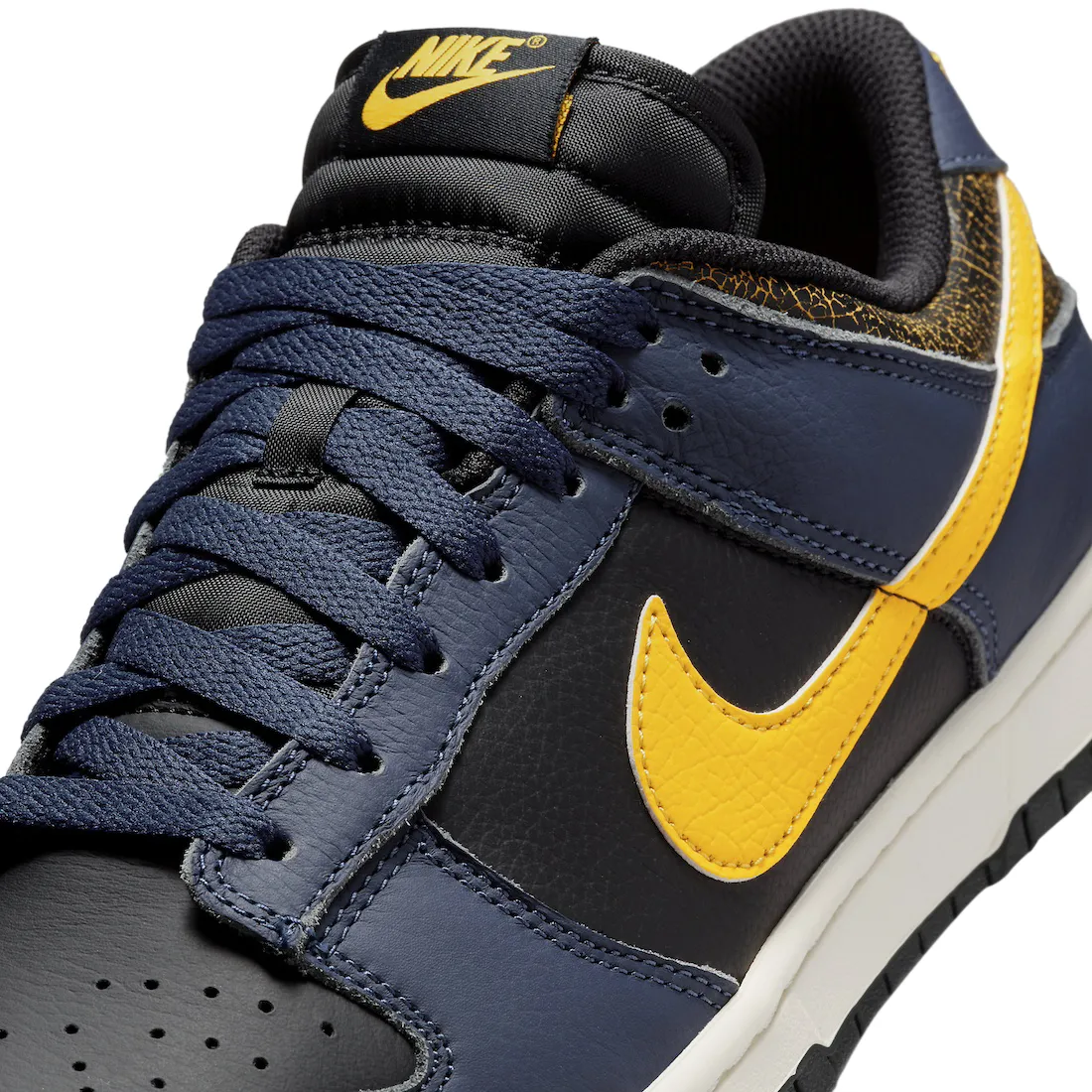 Nike Dunk Low Vintage Michigan 5