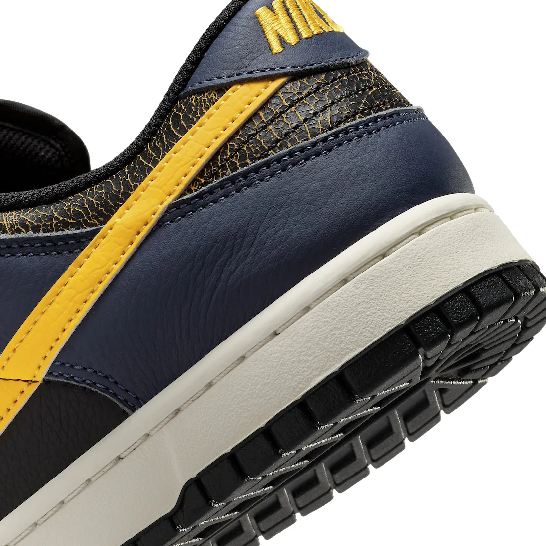 Nike Dunk Low Vintage Michigan 6