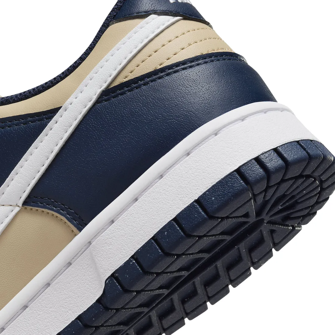 Nike Dunk Low WMNS Next Nature Midnight Navy Team Gold 6