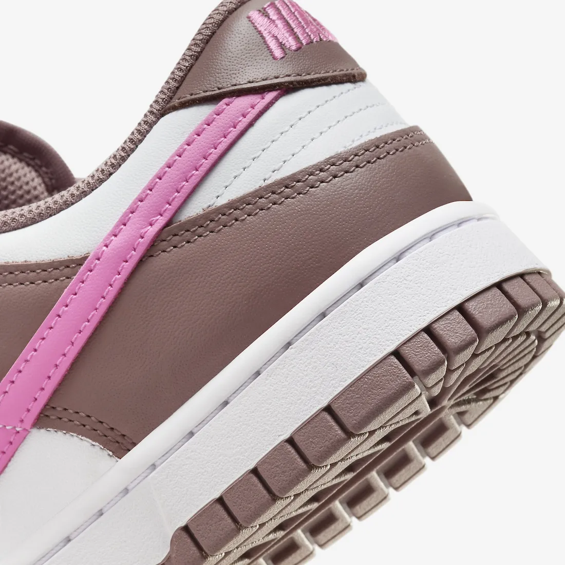 Nike Dunk Low WMNS Smokey Mauve 6