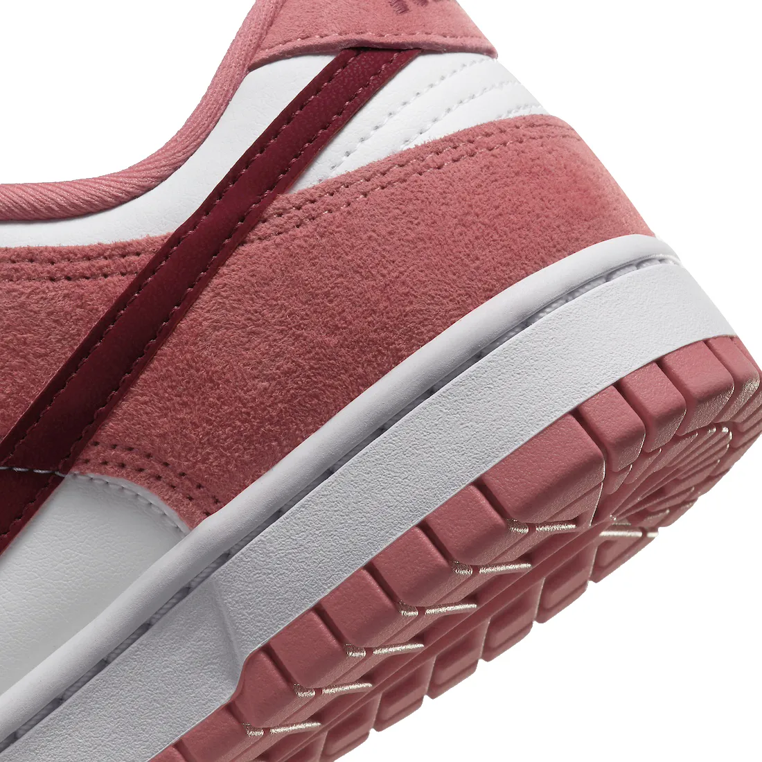 Nike Dunk Low WMNS Valentine’s Day 6