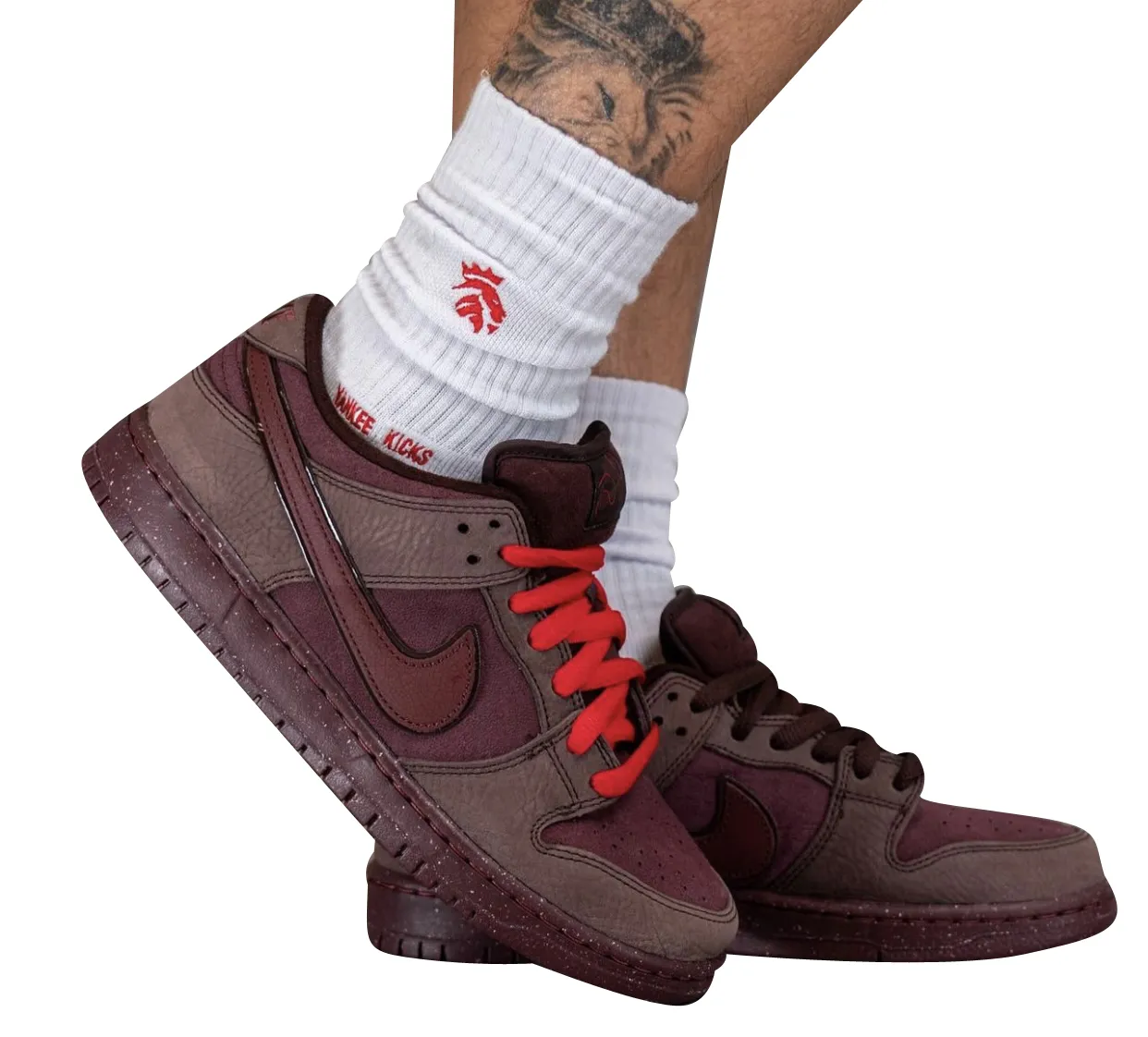 Nike SB Dunk Low City of Love Burgundy Crush 0