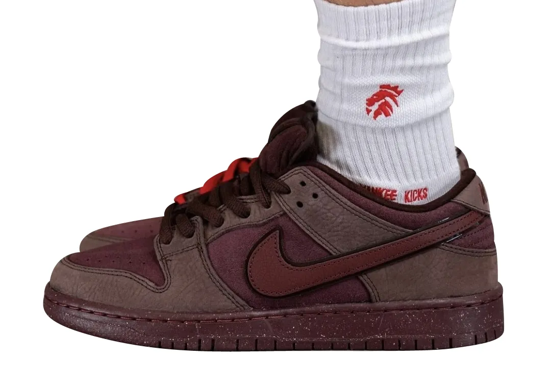 Nike SB Dunk Low City of Love Burgundy Crush crush