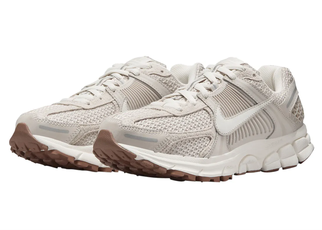 Nike WMNS Zoom Vomero 5 Light Orewood Brown 0