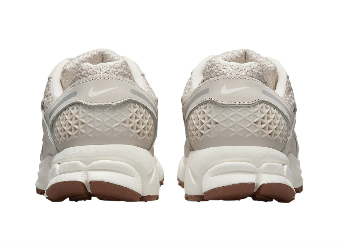 Nike WMNS Zoom Vomero 5 Light Orewood Brown 3