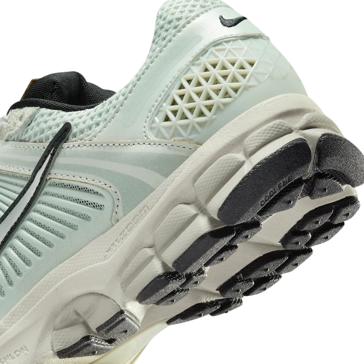 Nike WMNS Zoom Vomero 5 Light Silver 6