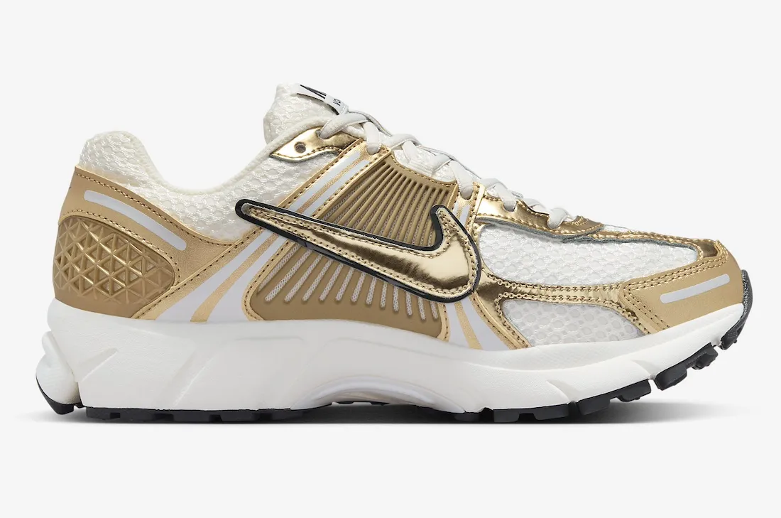 Nike WMNS Zoom Vomero 5 Metallic Gold 1