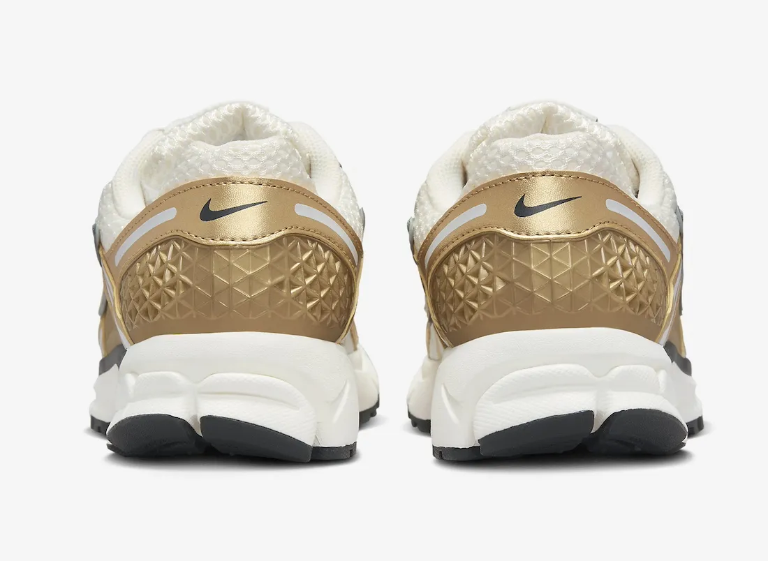 Nike WMNS Zoom Vomero 5 Metallic Gold 3