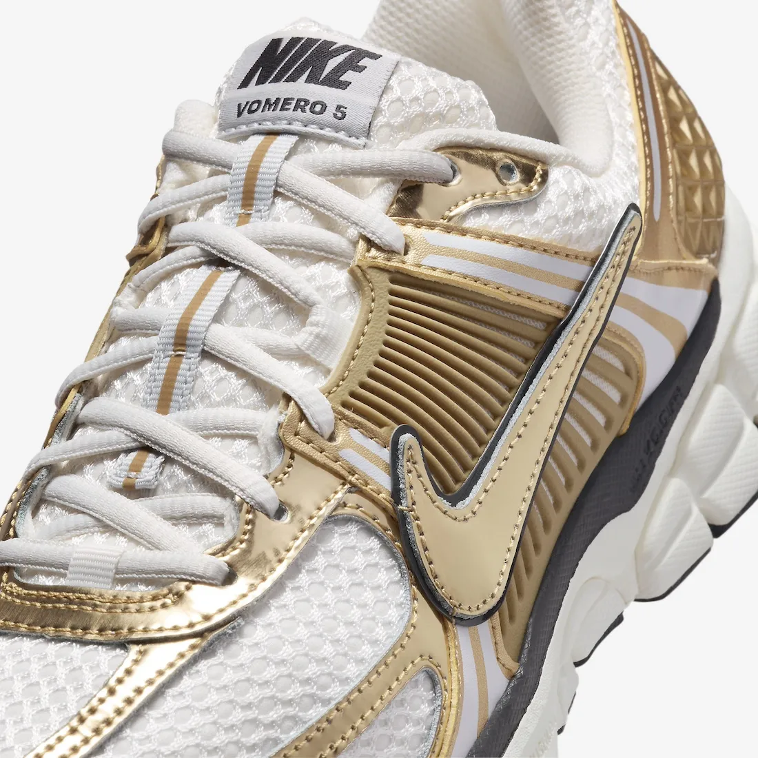 Nike WMNS Zoom Vomero 5 Metallic Gold 5