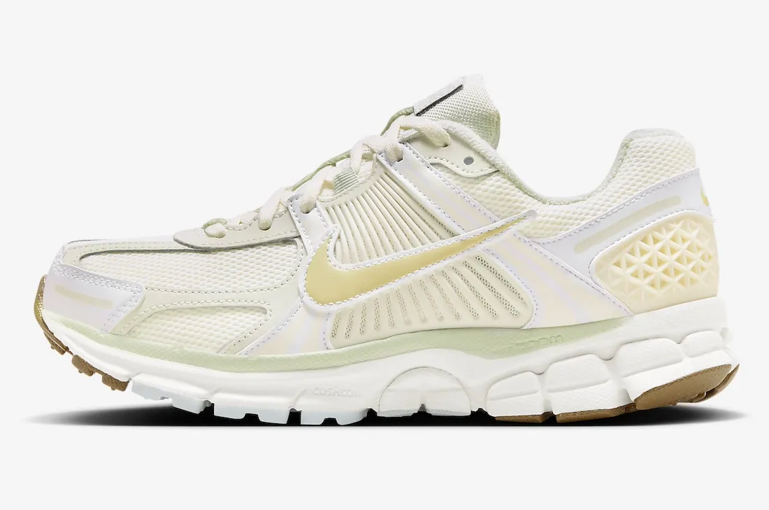 Nike WMNS Zoom Vomero 5 Sail Gold gold