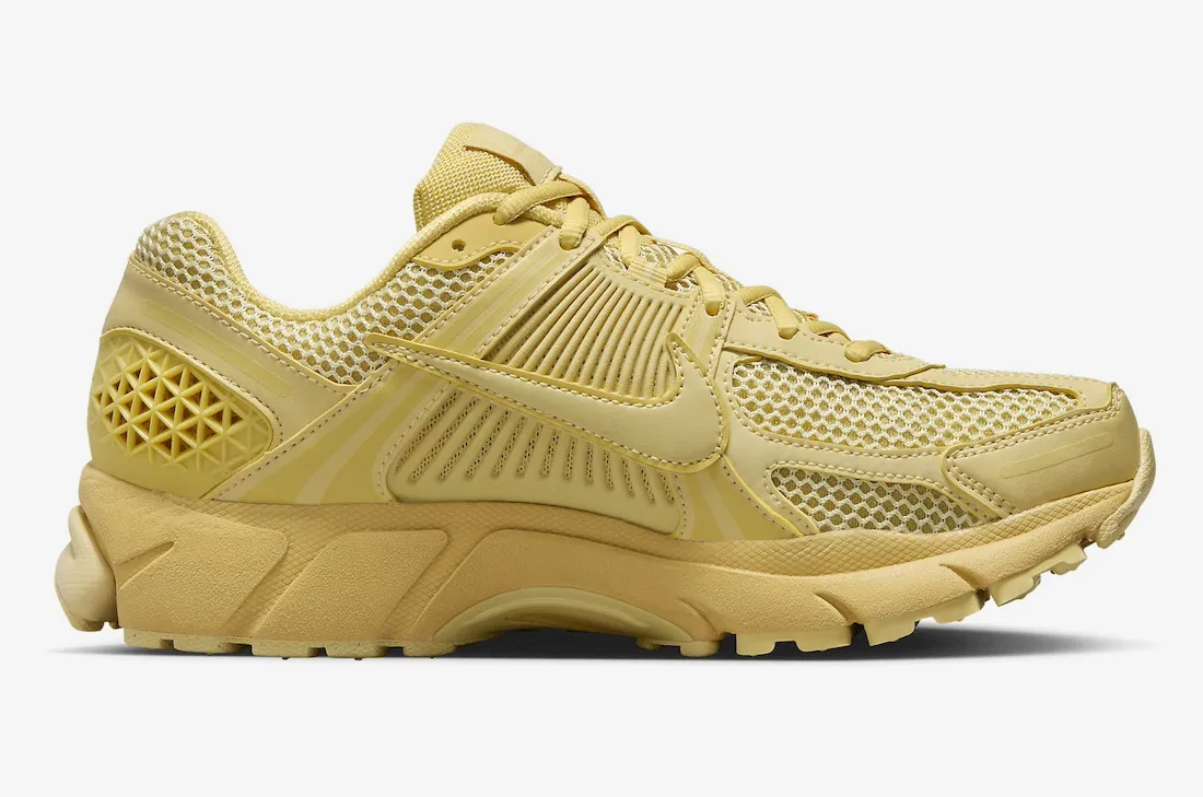 Nike WMNS Zoom Vomero 5 Saturn Gold 1