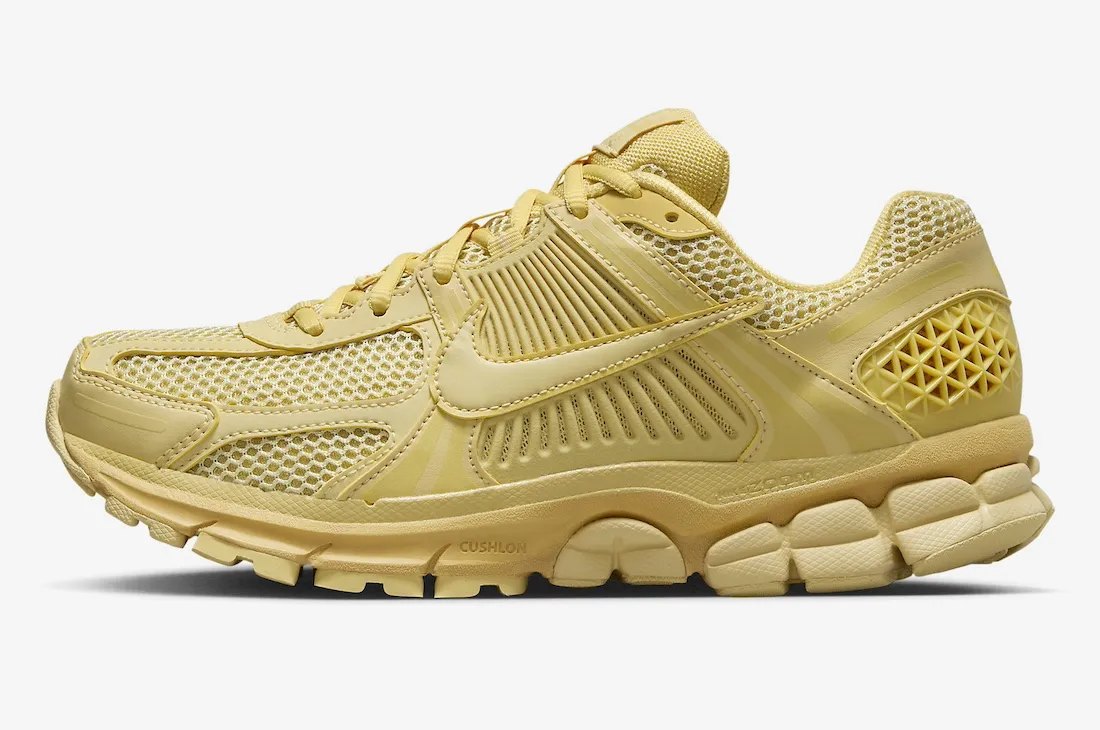 Nike WMNS Zoom Vomero 5 Saturn Gold gold