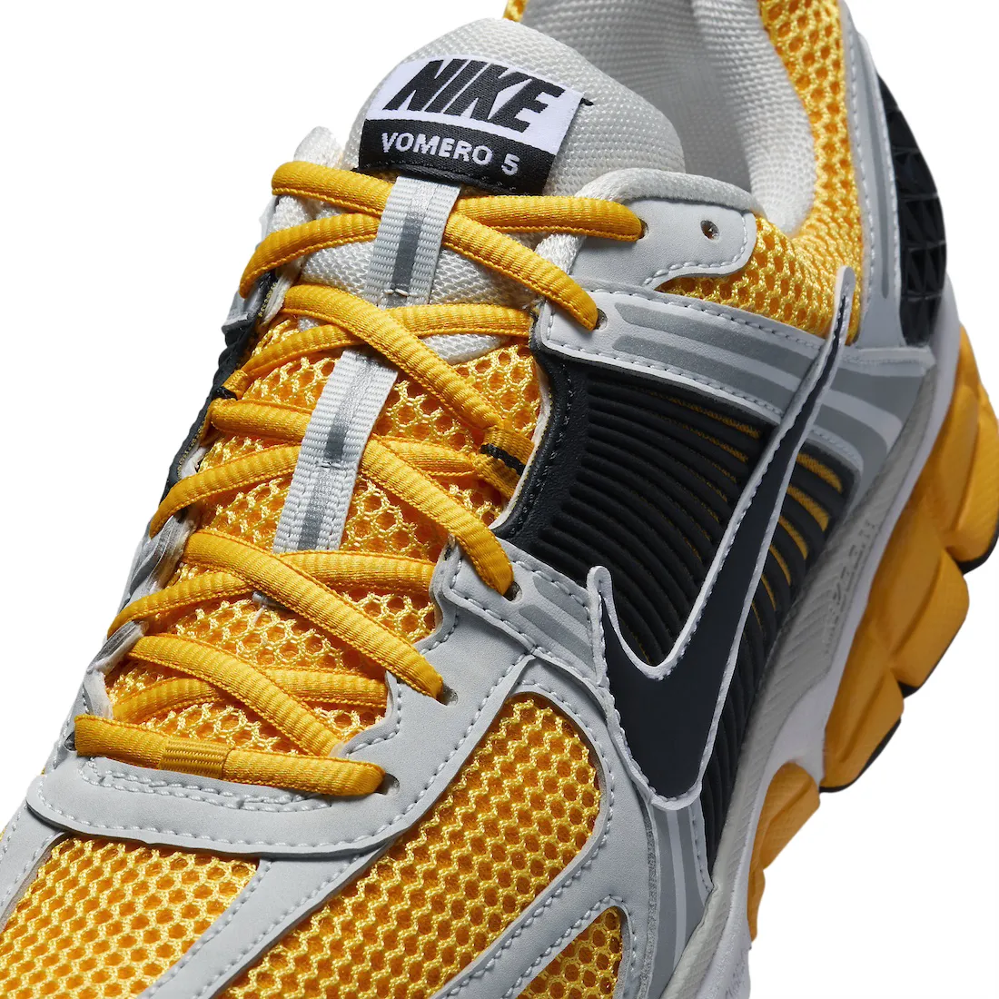 Nike Zoom Vomero 5 University Gold 5