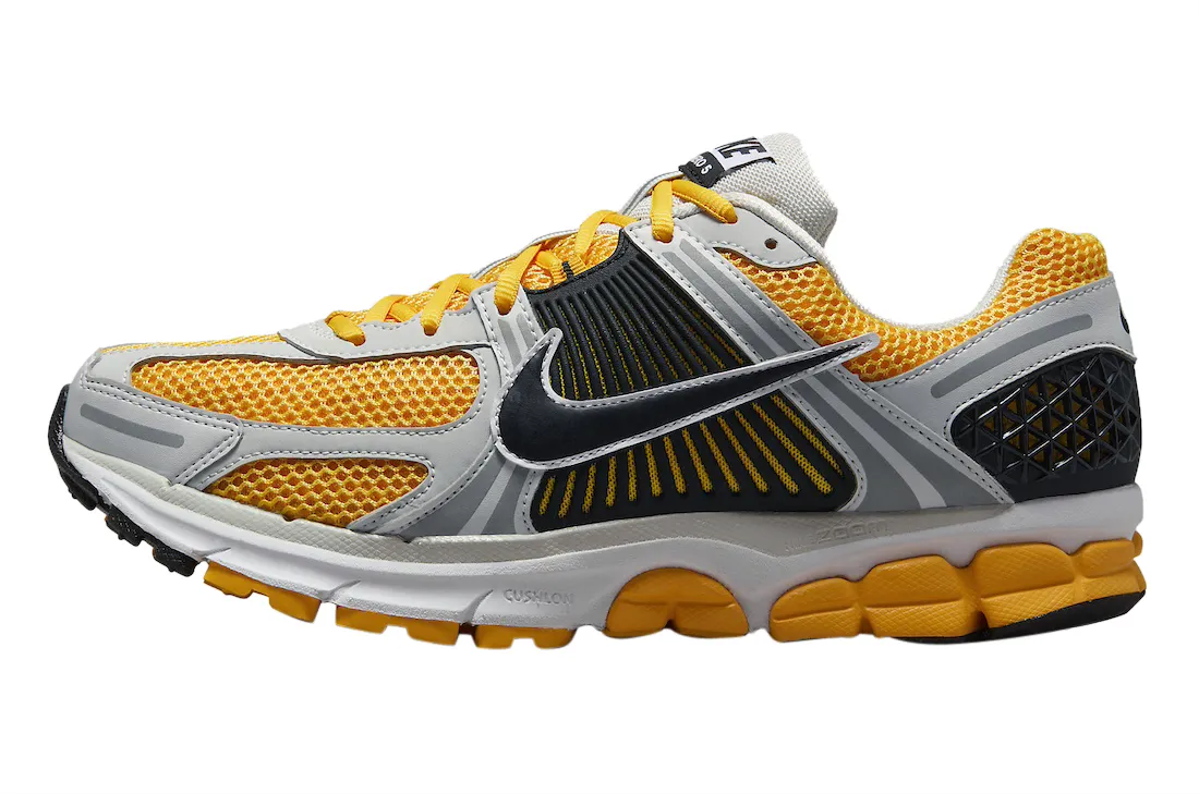 Nike Zoom Vomero 5 University Gold gold