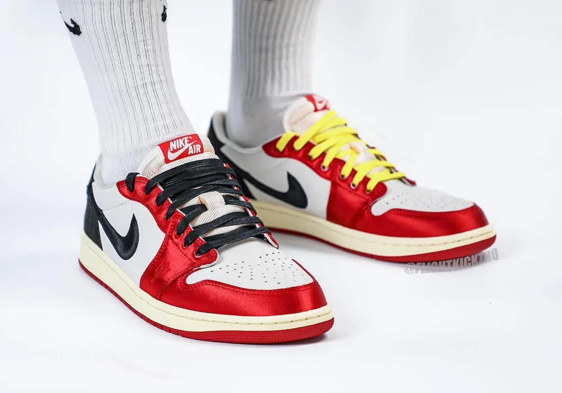 Trophy Room x Air Jordan 1 Low OG Away 0