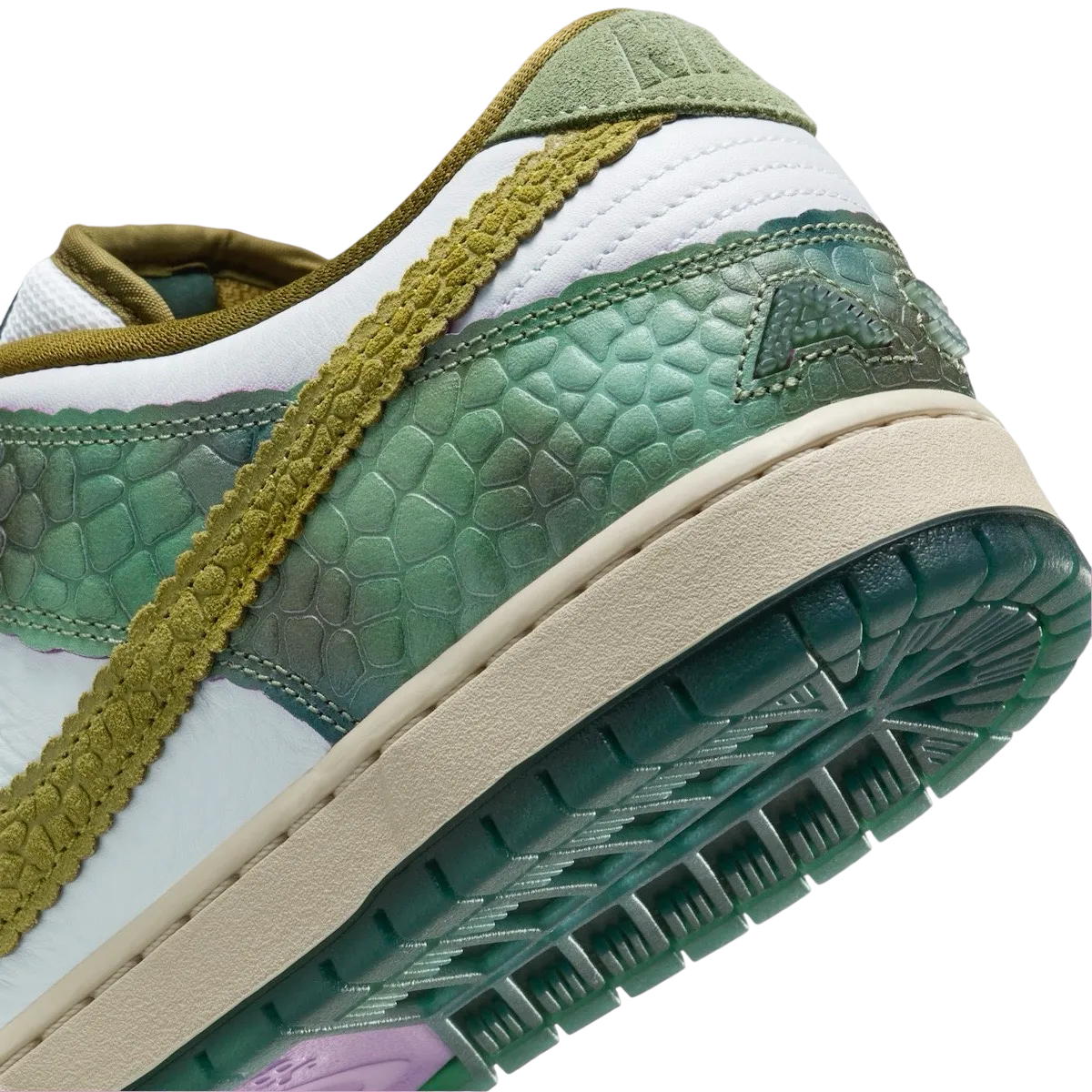 alexis sablone x nike sb dunk low 6