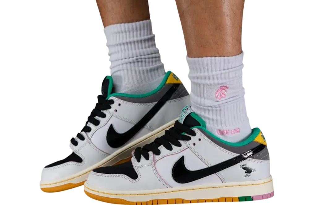 csef x nike sb dunk low summit white clear emerald 3