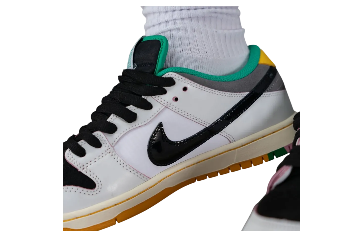 csef x nike sb dunk low summit white clear emerald 9