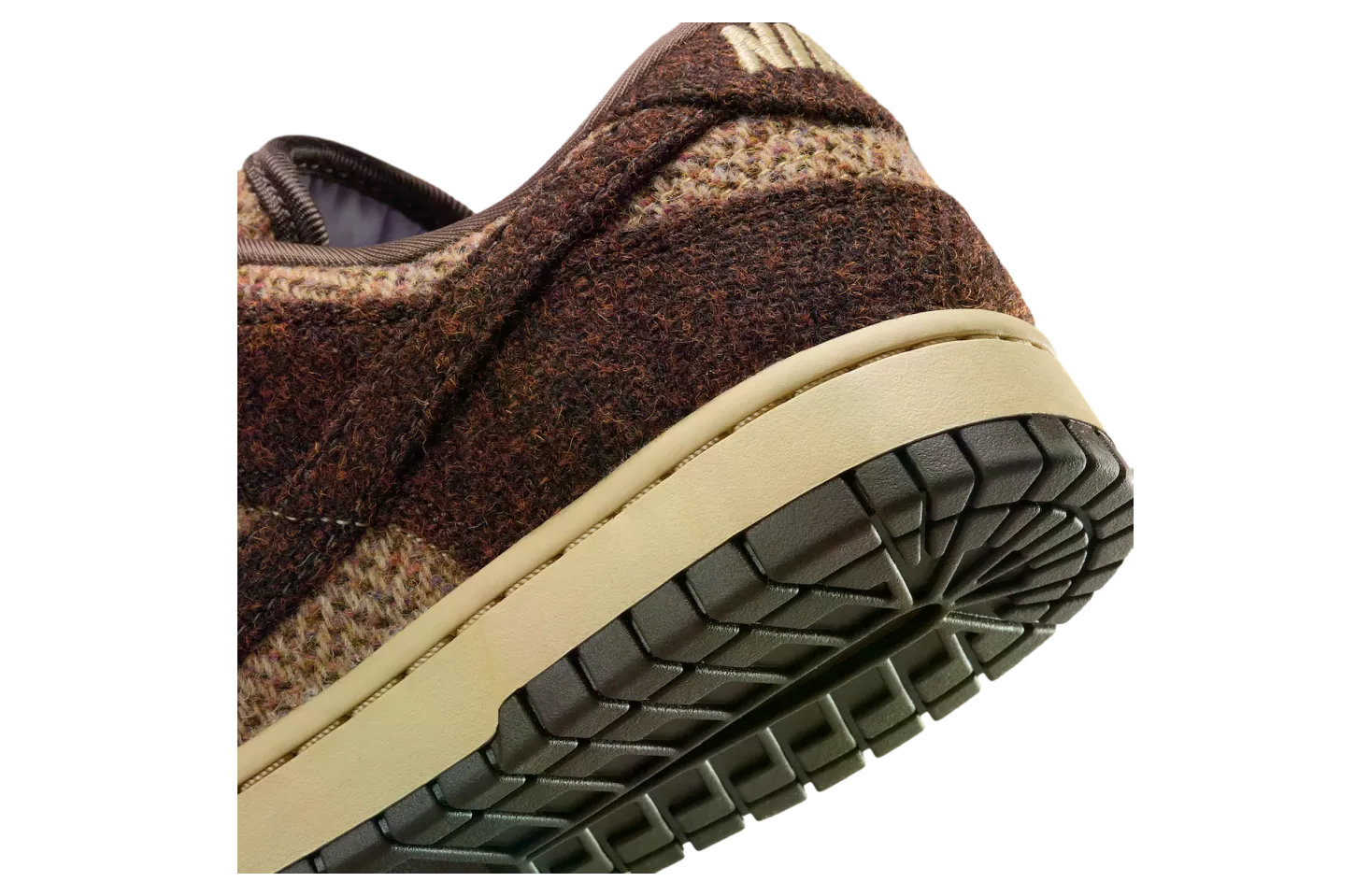 harris tweed x nike dunk low w sesame baroque brown 7