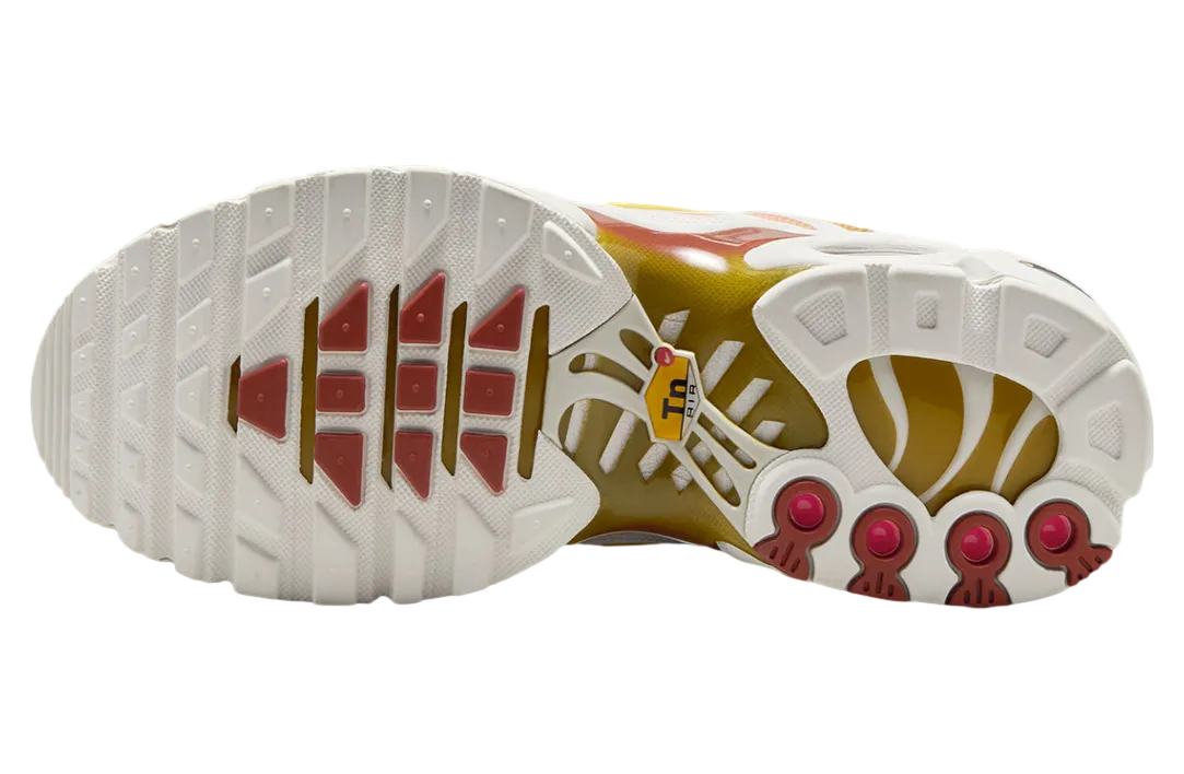 nike air max plus wmns rugged orange saturn gold 1