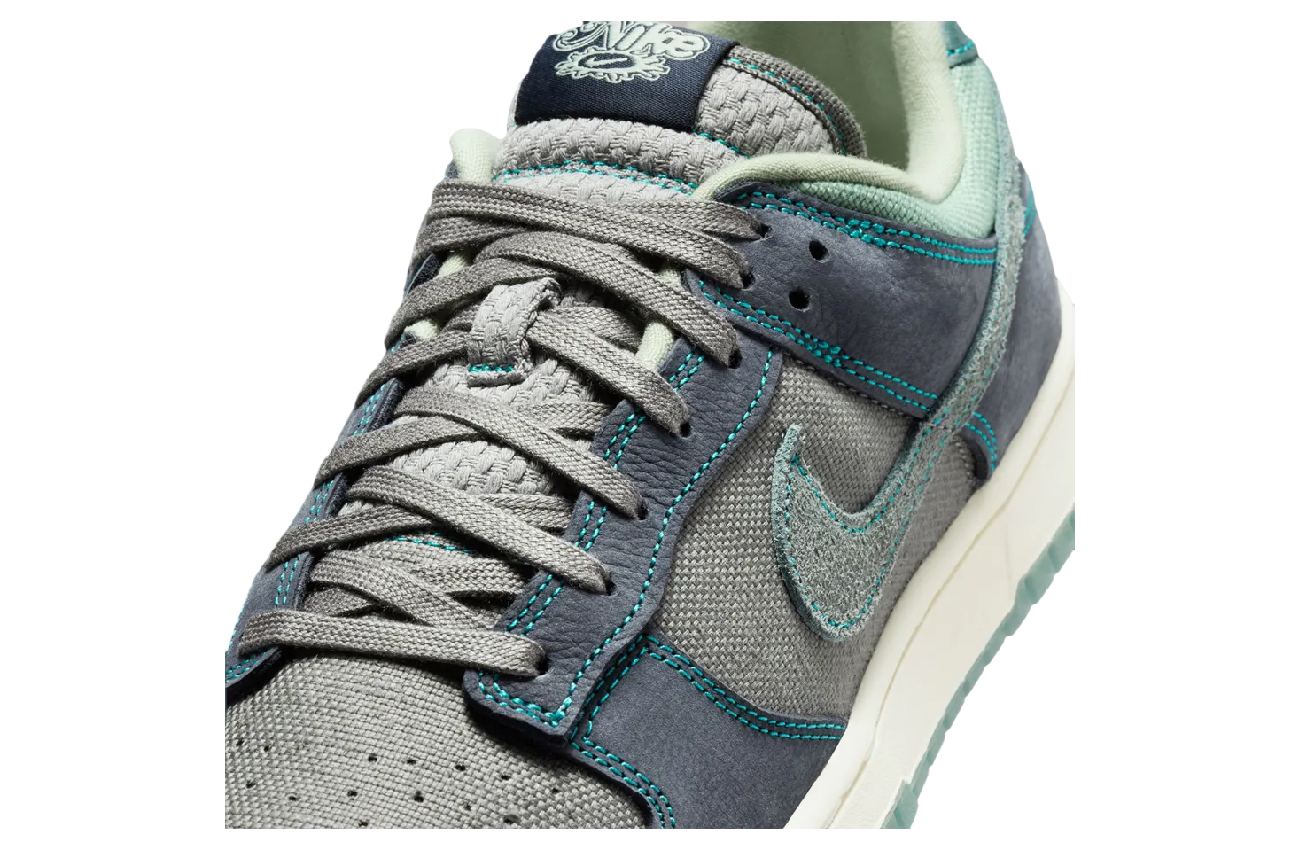 nike dunk low pencil point dark obsidian 4
