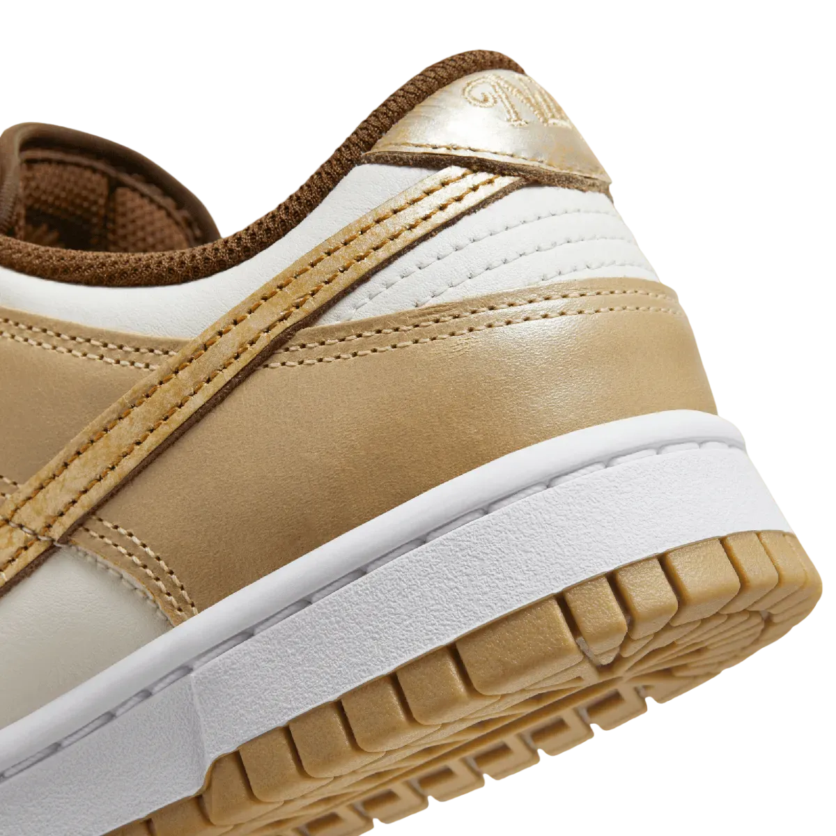 nike dunk low wmns be the one gold 7