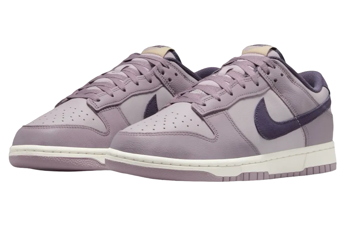 nike dunk low wmns light violet ore 0