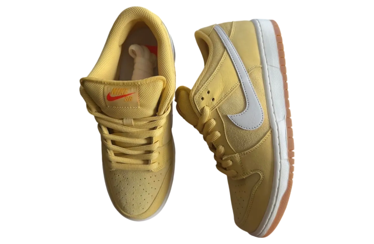 nike sb dunk low saturn gold sail 0