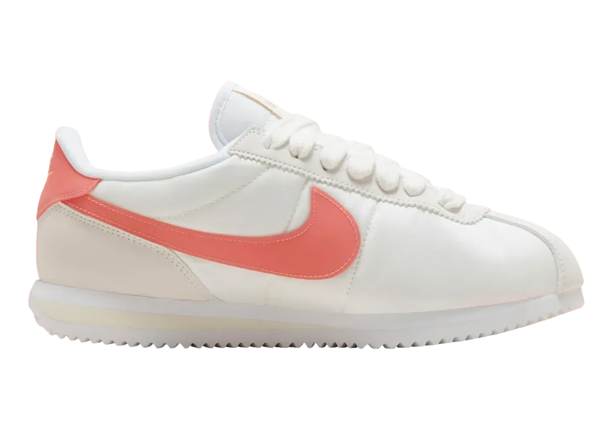 nike wmns cortez sail pink 1