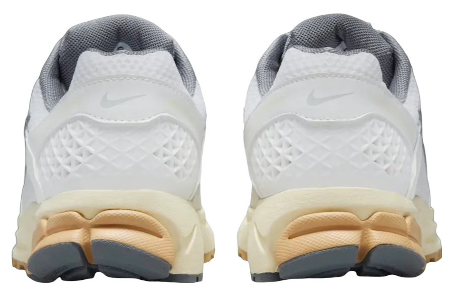 nike wmns zoom vomero 5 summit white pure platinum 3