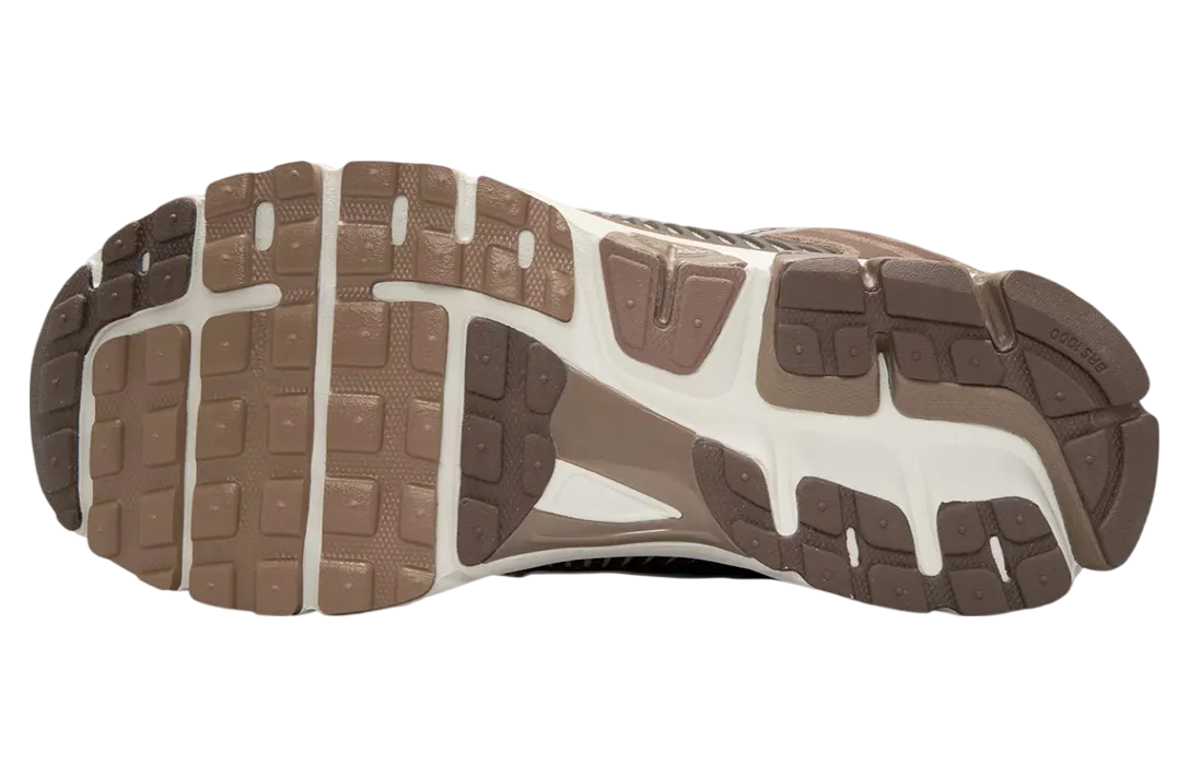 nike zoom vomero 5 mink brown college grey 4