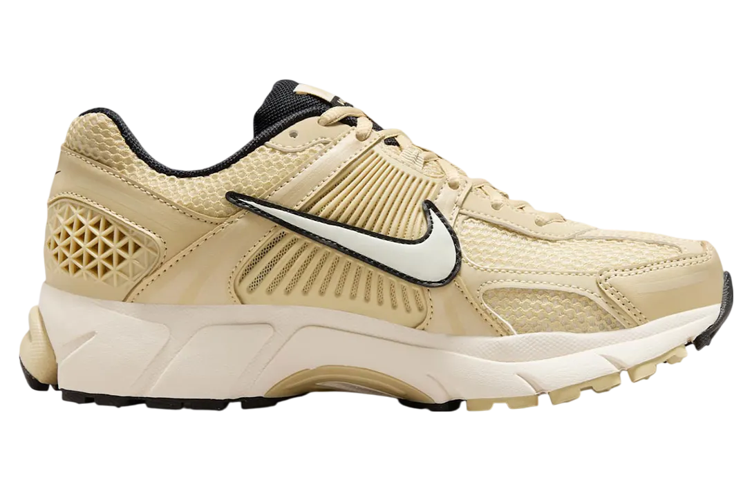 nike zoom vomero 5 wmns gold white 0