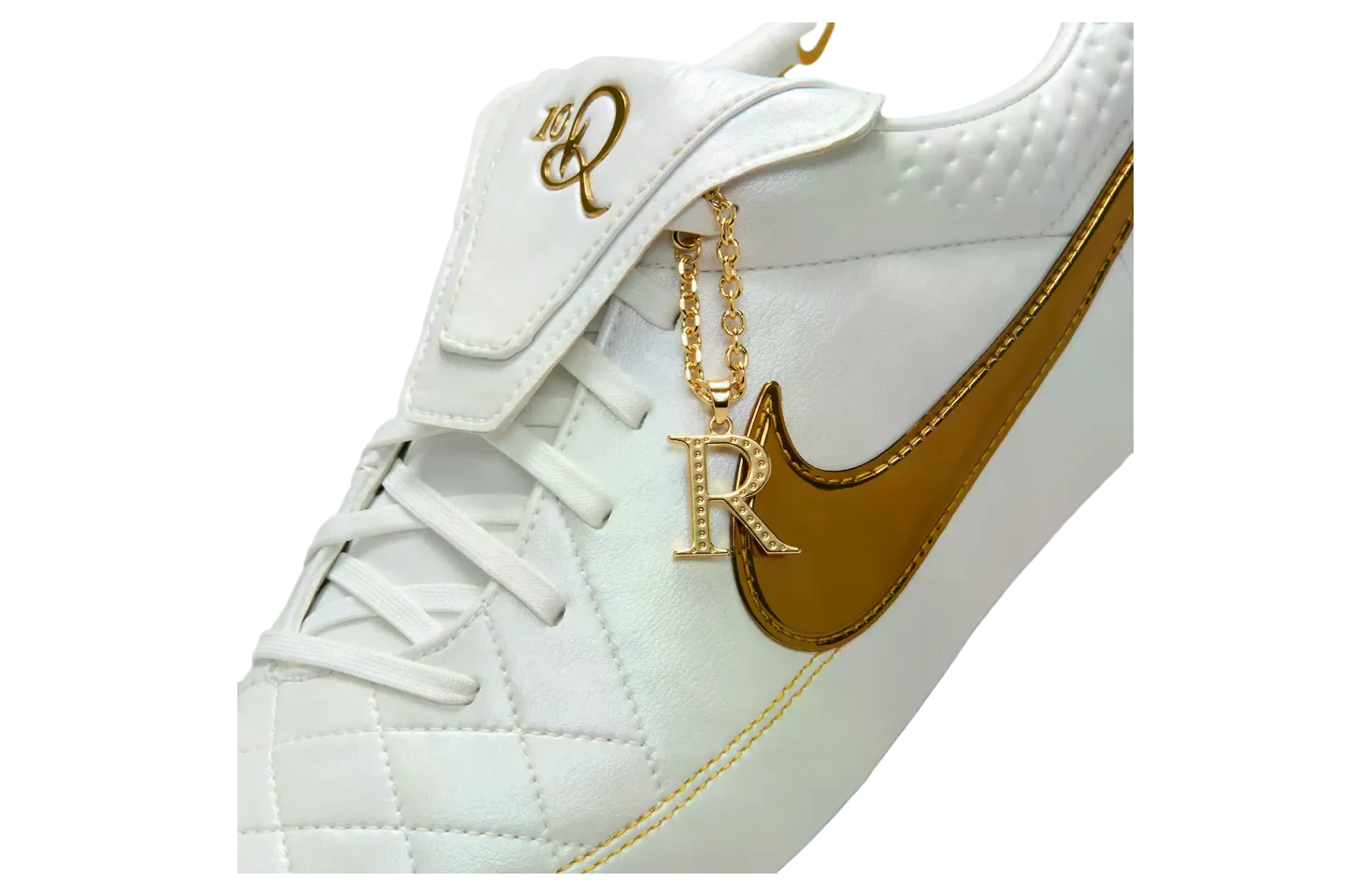 ronaldinho x nike tiempo legend touch of gold 5