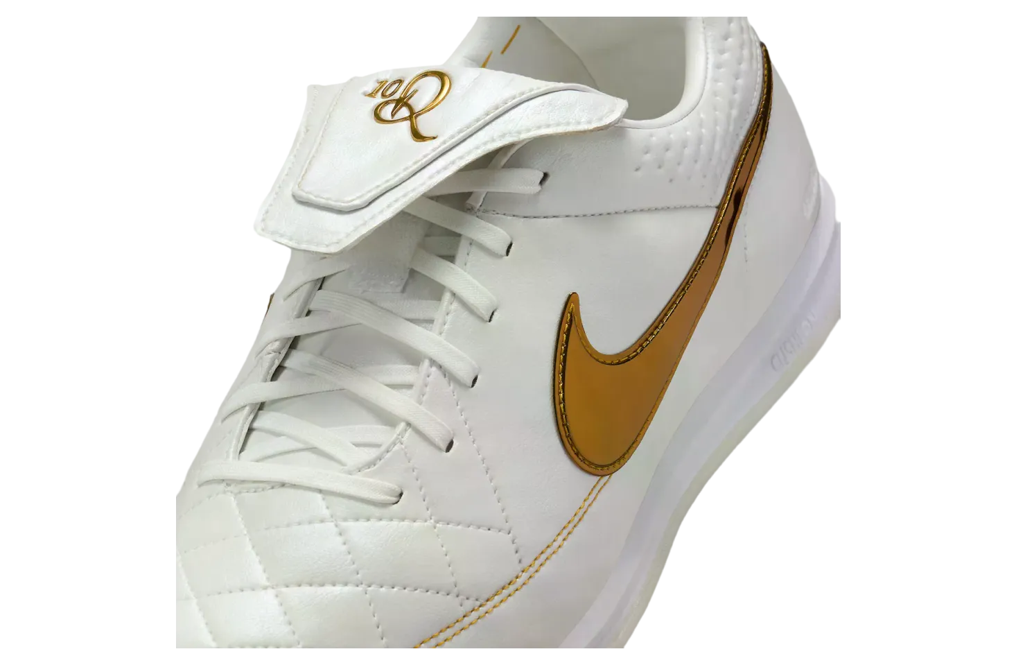 ronaldinho x nike tiempo legend touch of gold 6